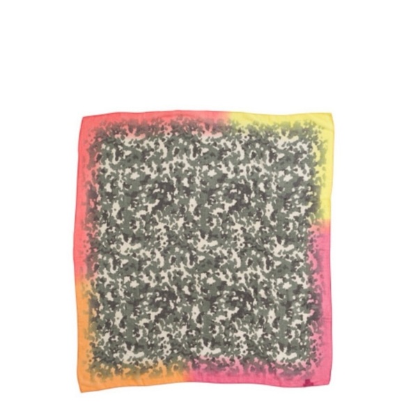 STEVE MADDEN Camo Color Dipped Over Size Scarf/ Wrap - Picture 6 of 7